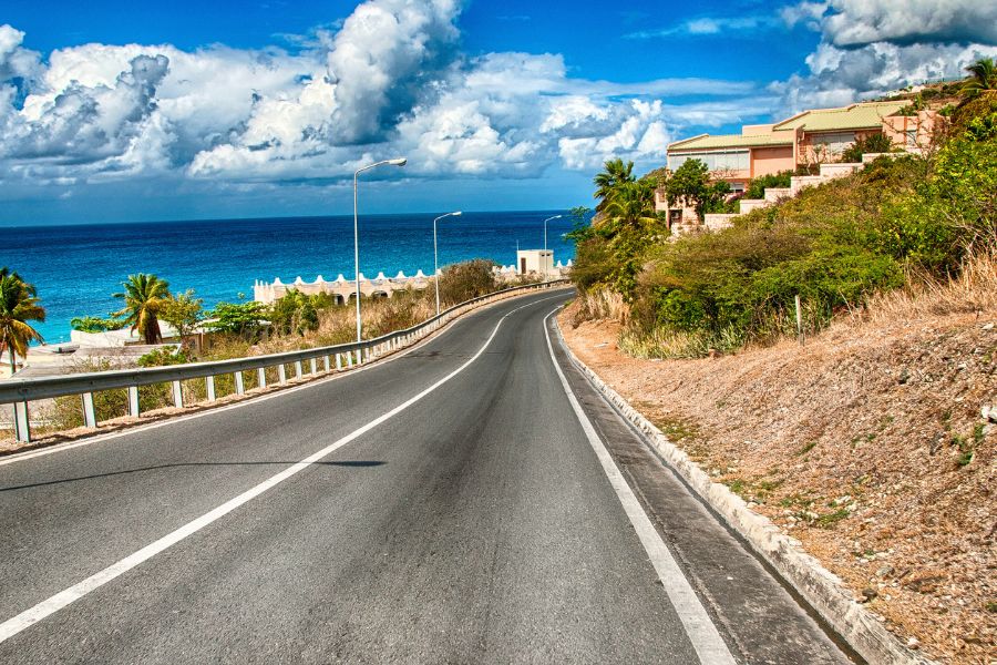 A Guide on When to Visit Sint Maarten for the Best Car Rental Deals