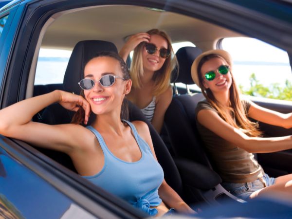 Guide to Renting a Car in Sint Maarten for Large Groups and Families